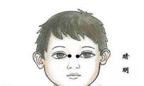 小儿保护视力推拿方法 