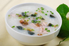 皮蛋瘦肉粥的做法