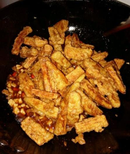 茄子怎么做好吃？这种做法好吃又下饭，连汤汁都不会剩，先收藏！