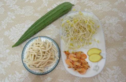 丰胸和什么汤 饮食和按摩相结合