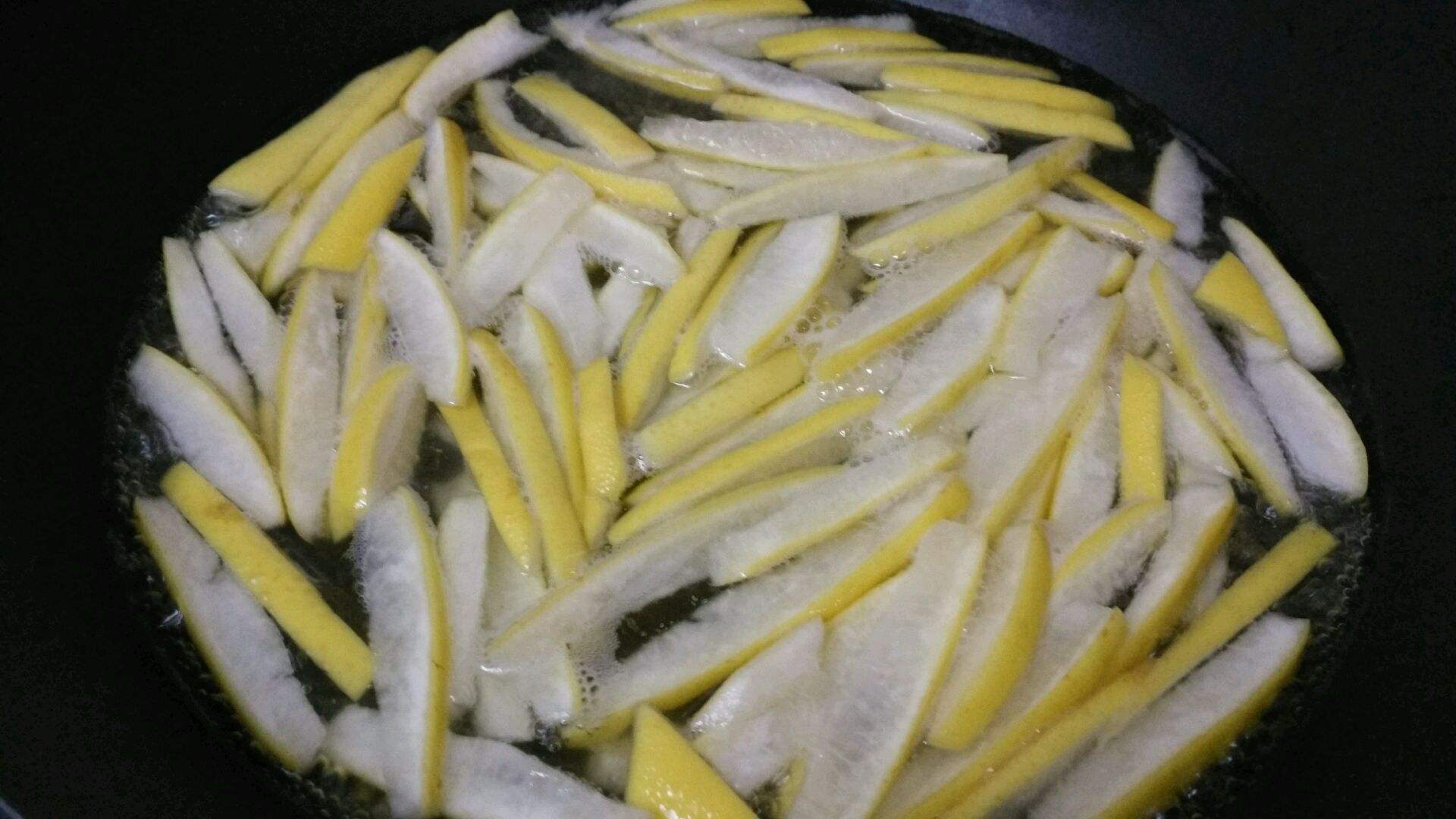 冬天吃柚子好处多，但是这几类人得小心