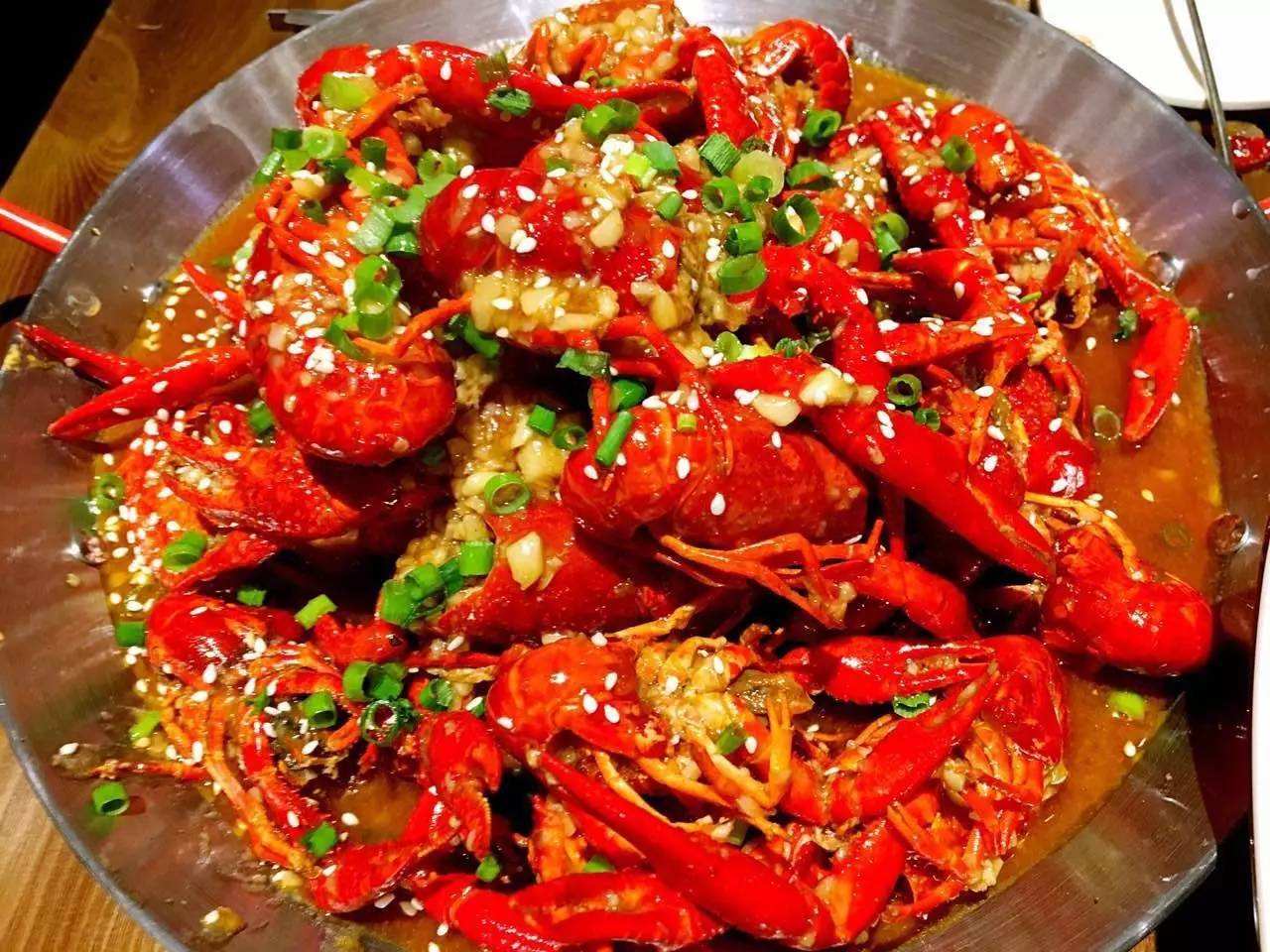 睡前的这些小习惯影响你的睡眠质量，第一个让你越睡越胖