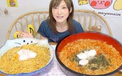 女孩直播吃肉，肠胃严重受伤！暴饮暴食当心这